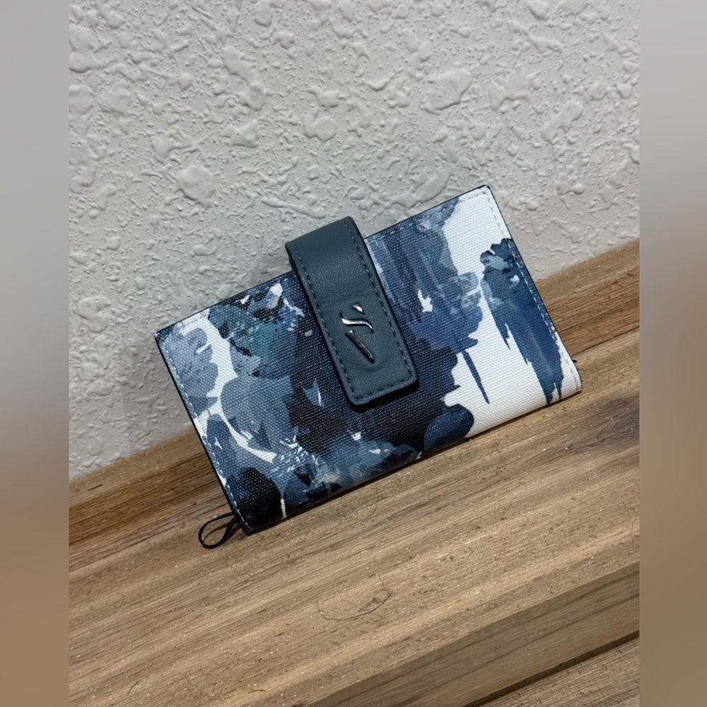 Simply Vera Vera Wang wallet - Picture 3 of 5